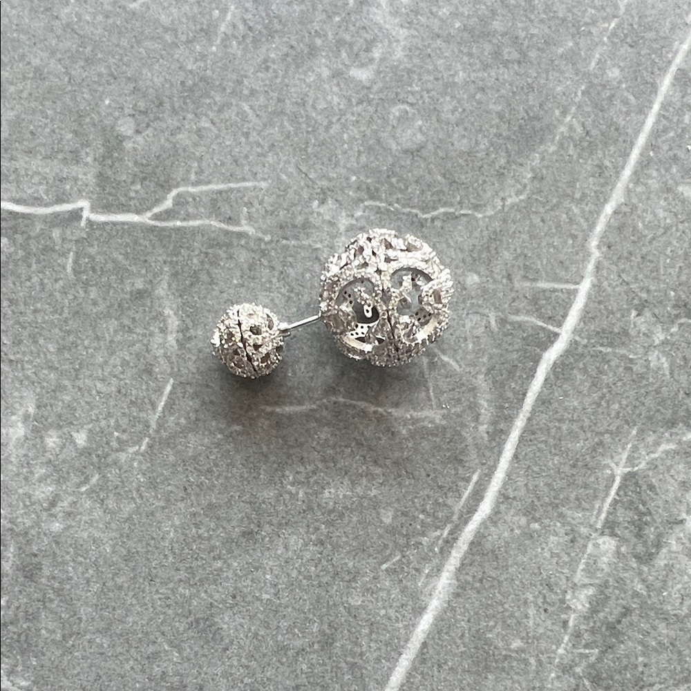 NWOT Single Sparkling Double-Orb Screw-Back Earring